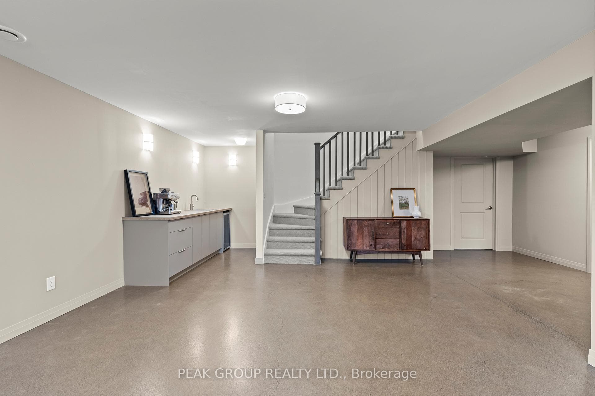 8974 Willoughby Drive Unit 8 photo 28