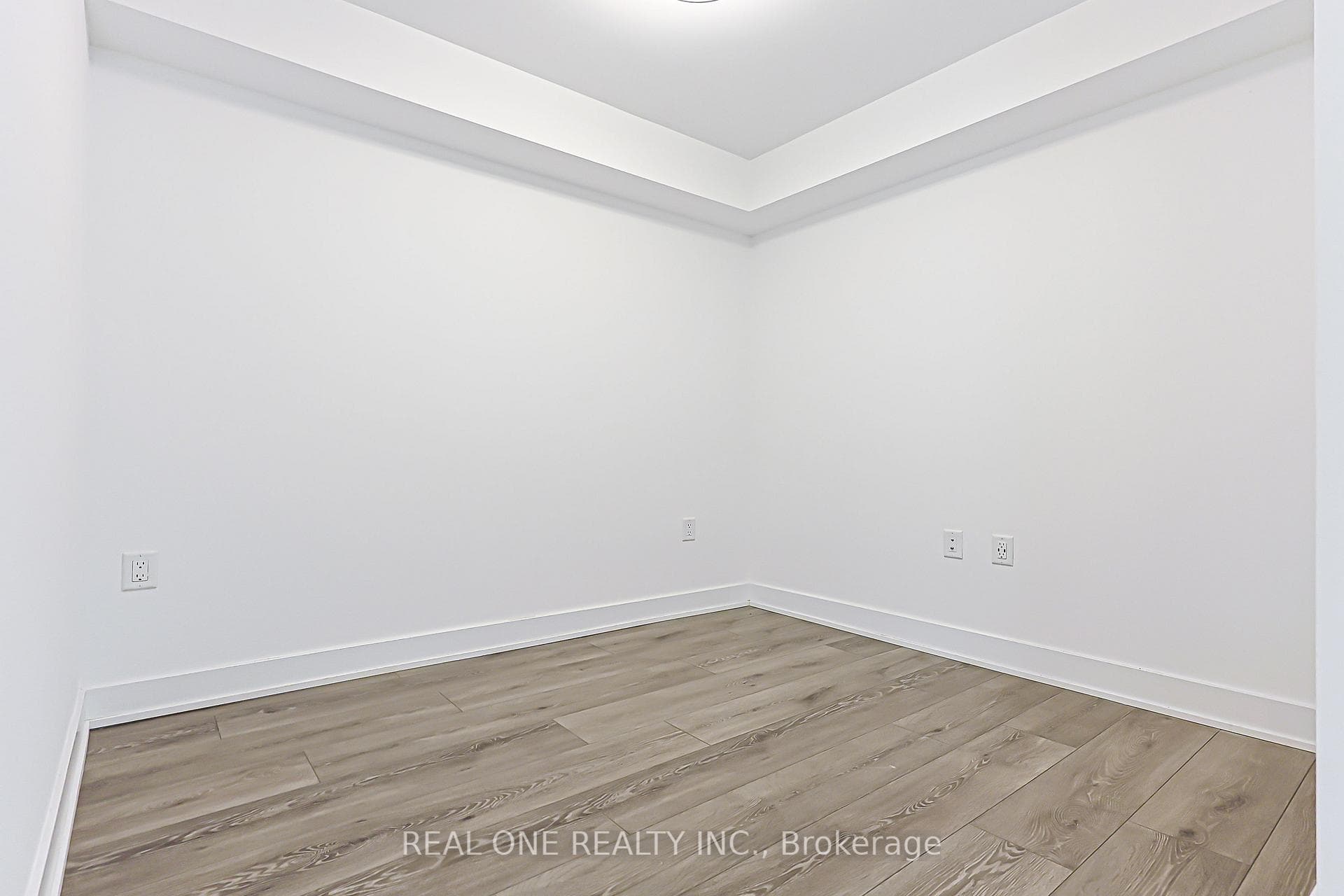 585 Bloor St East Street Unit 821 photo 29