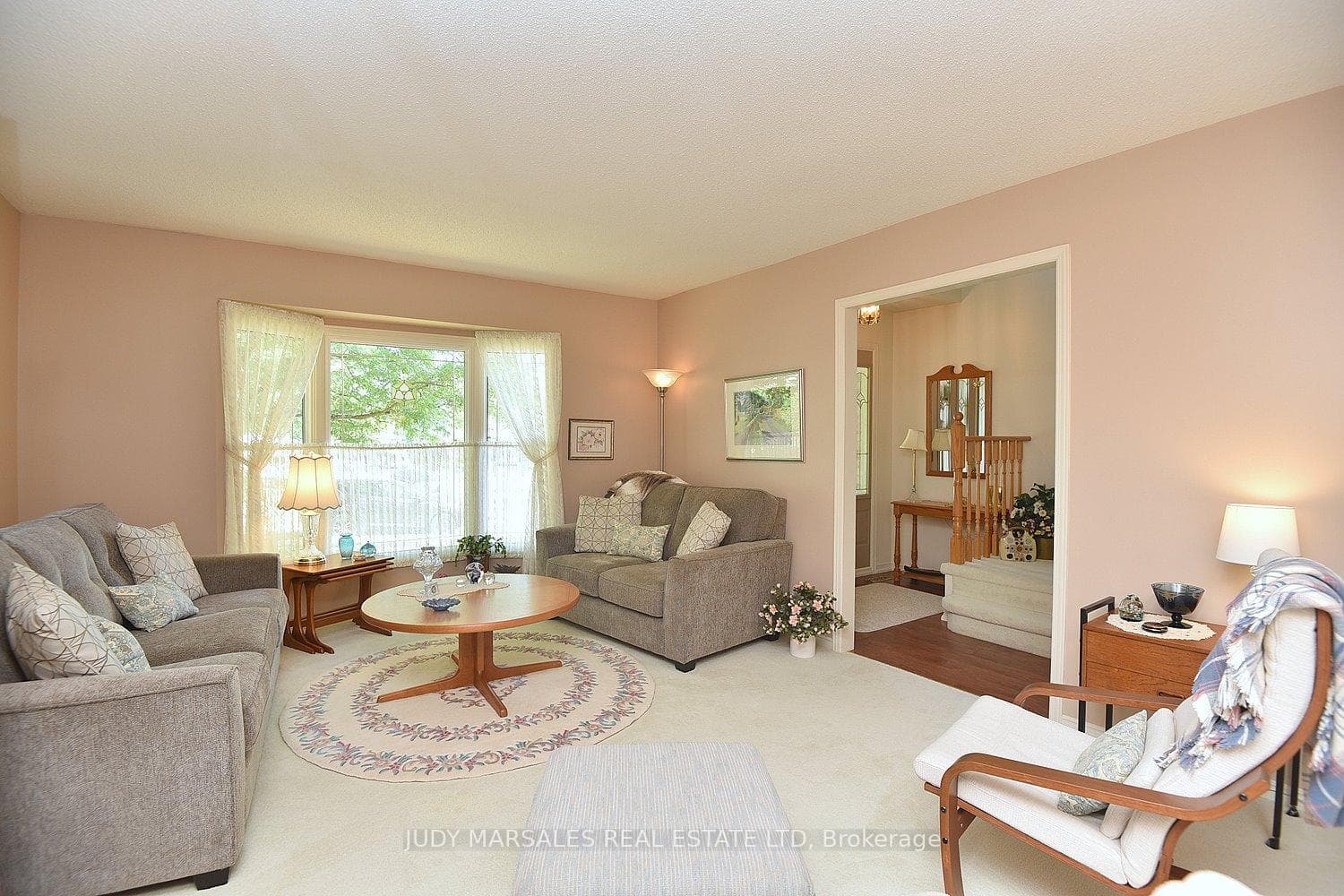8 Lennard Crescent photo 9