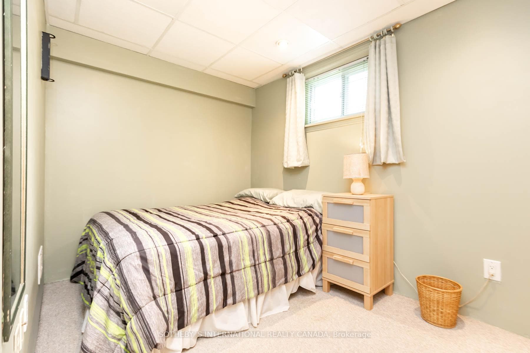 4 Ixworth Road photo 33