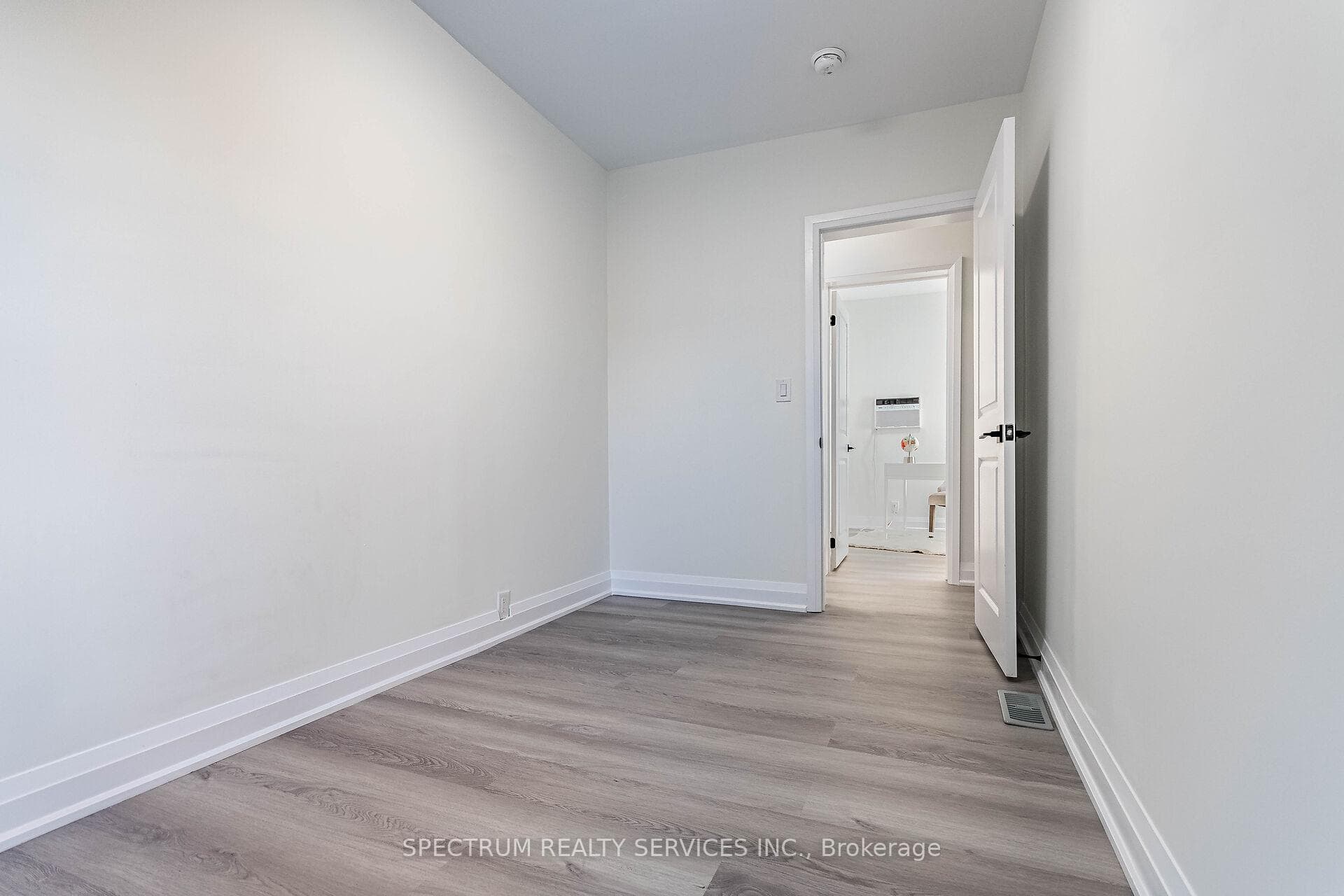 135 East Avenue photo 36