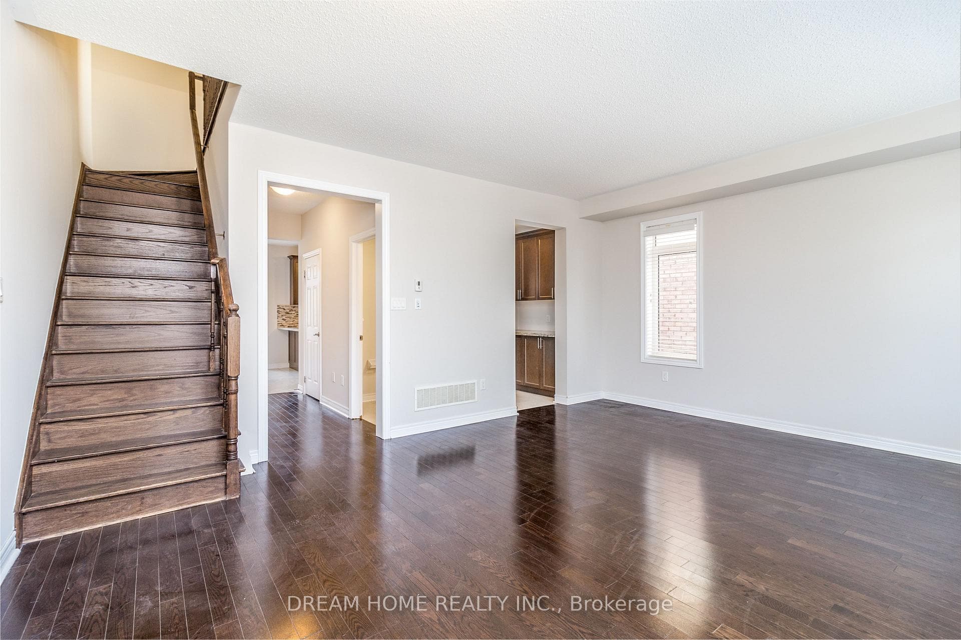 3070 Eberly Woods Drive photo 9