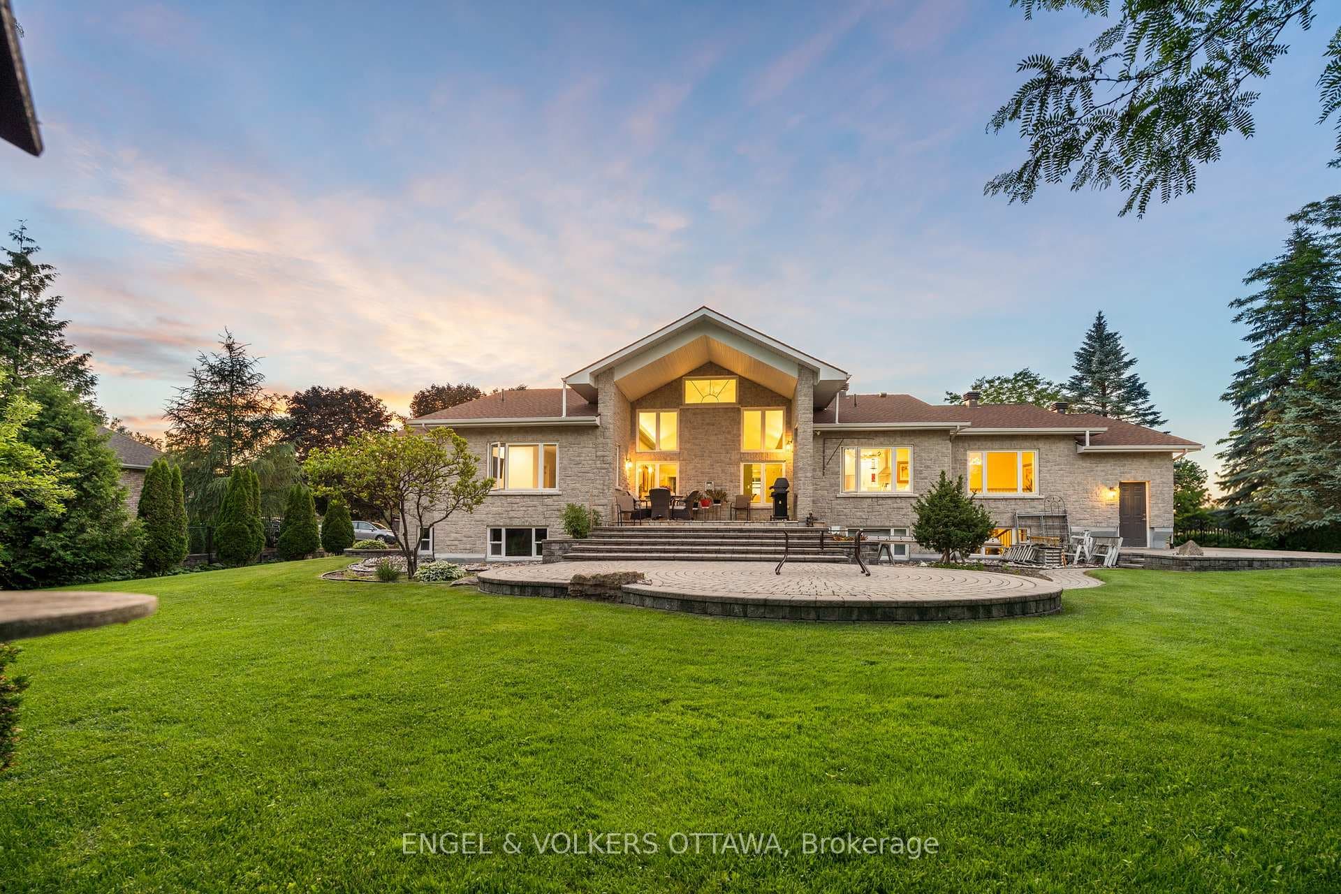 1562 Lakeshore Drive photo 40