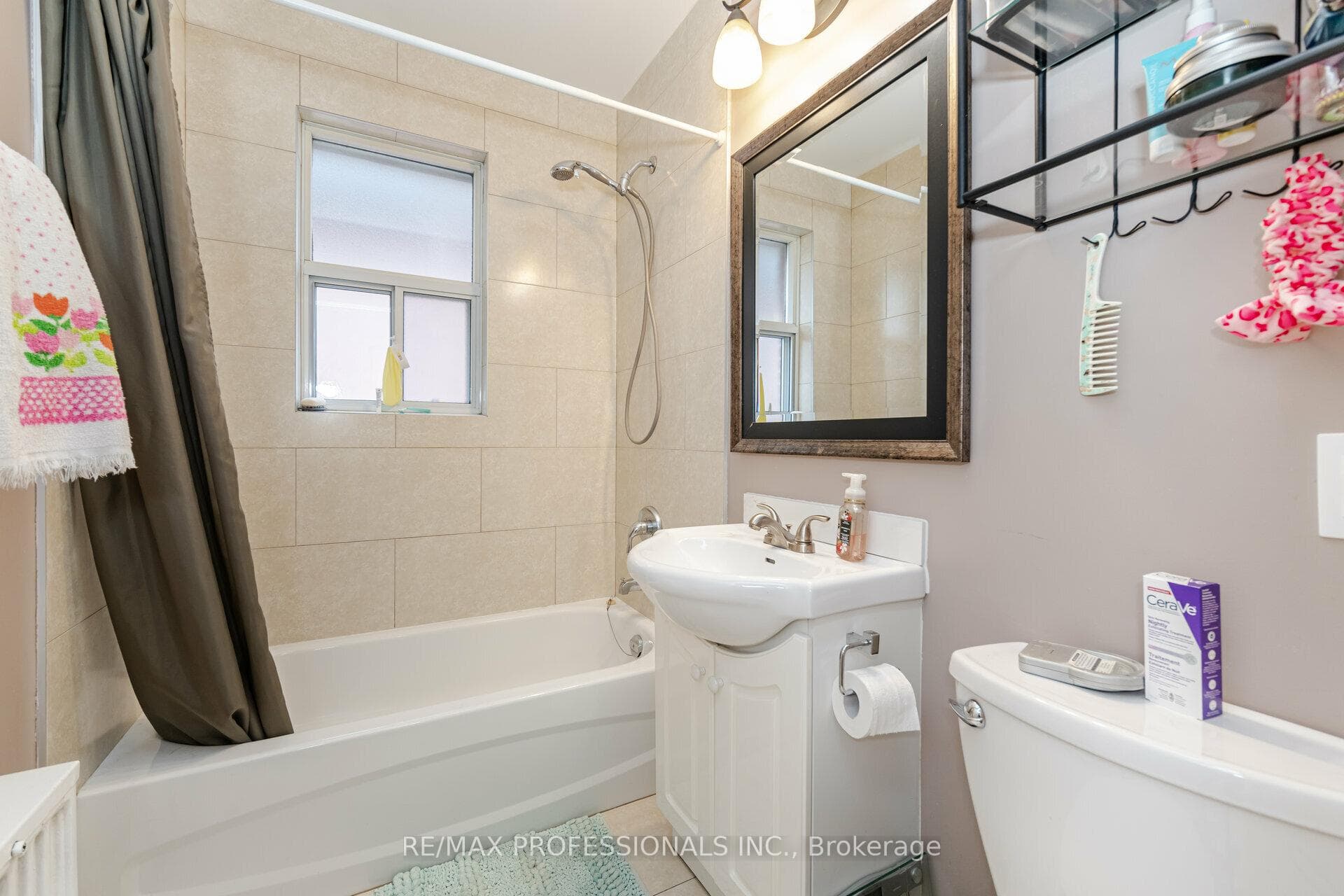 Second Floor Unit Four 4 Piece Bath