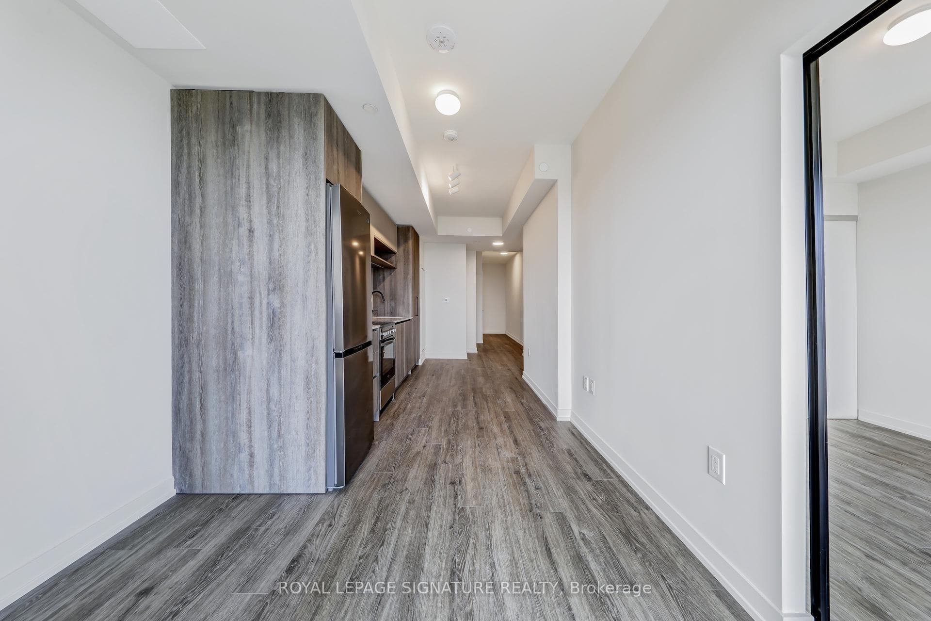 181 Sterling Road Unit 602 photo 10