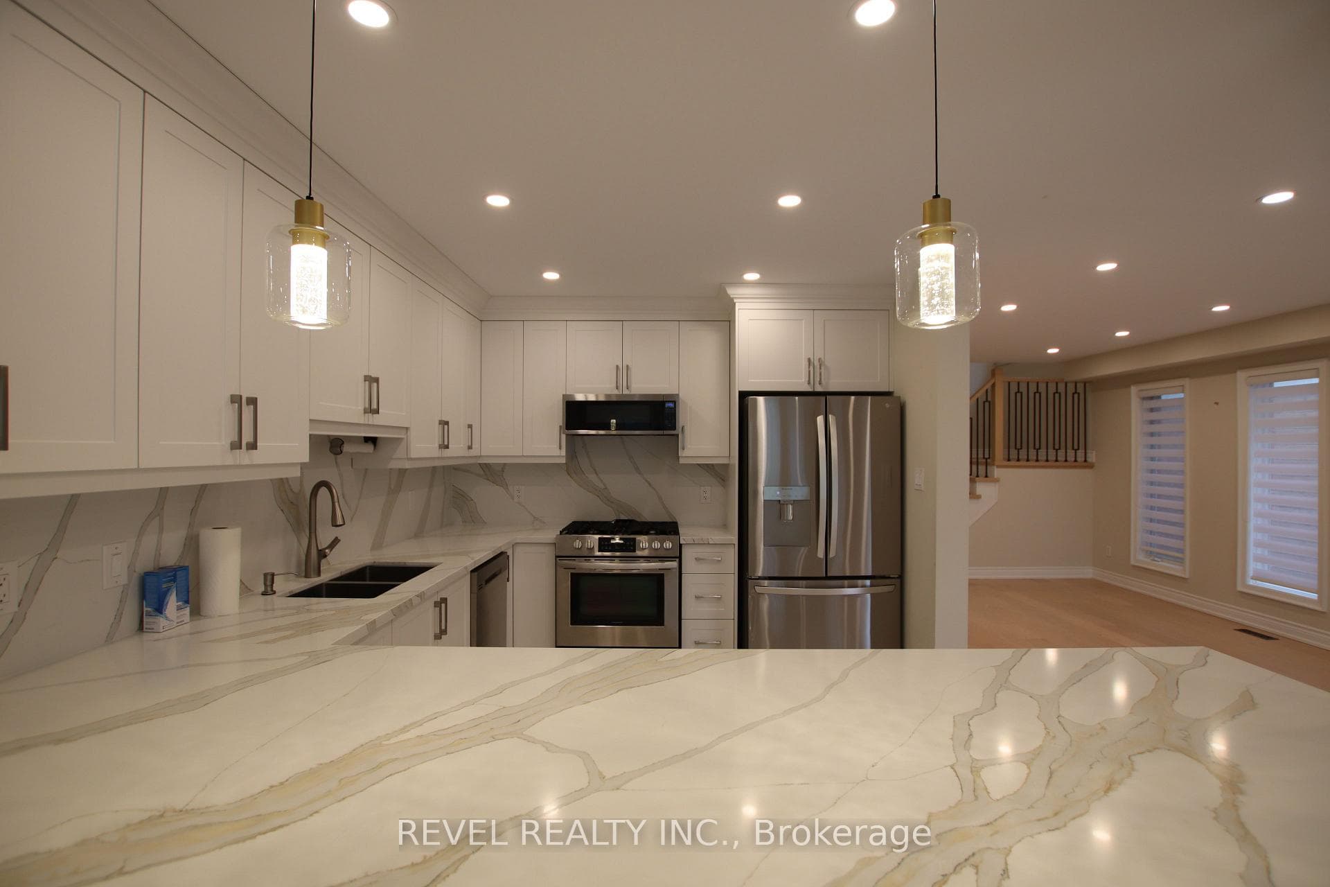 133 Rouge Forest Crescent Unit Upper photo 12