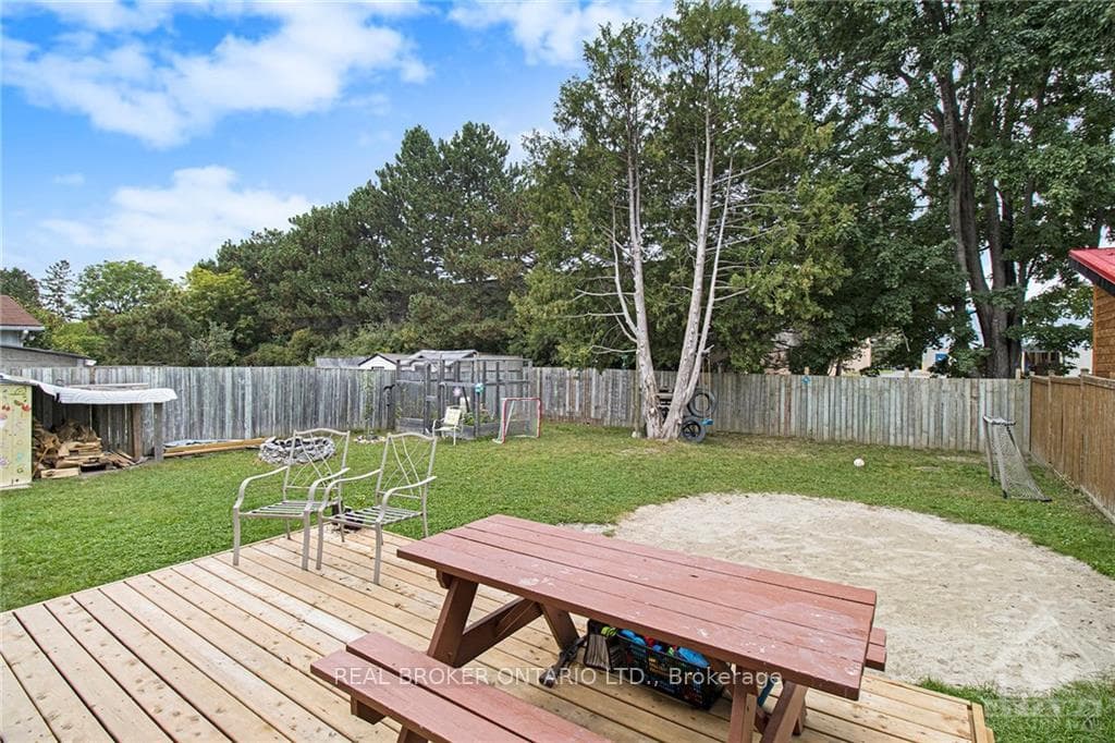 2417 BLACKSTONE Crescent photo 23
