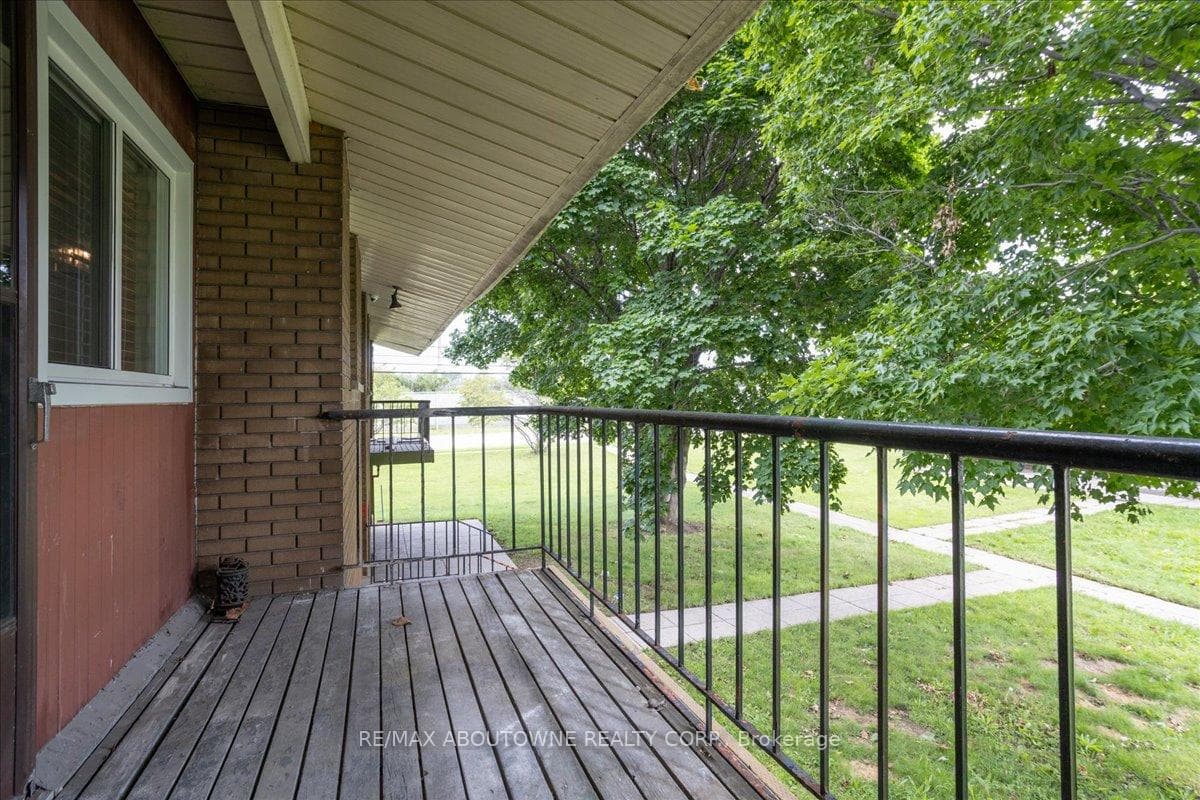 2344 Queensway Drive Unit 4 photo 36