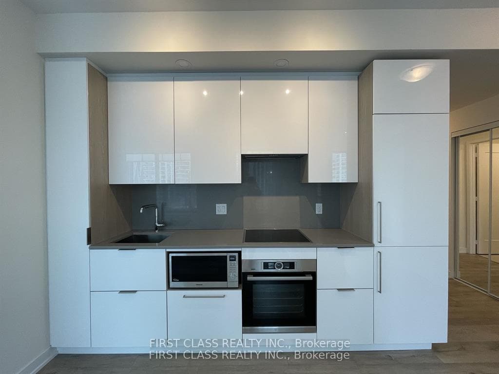 28 Freeland Street Unit 1604 photo 6