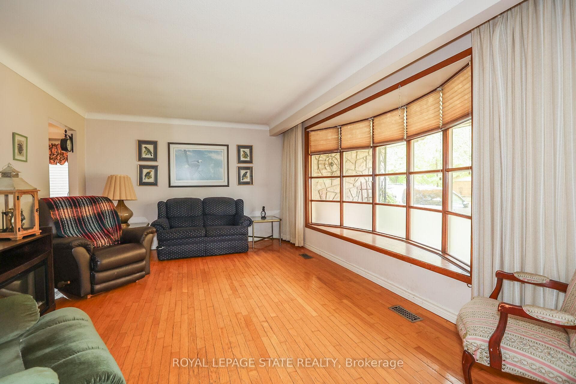 19 Hillview Drive photo 5