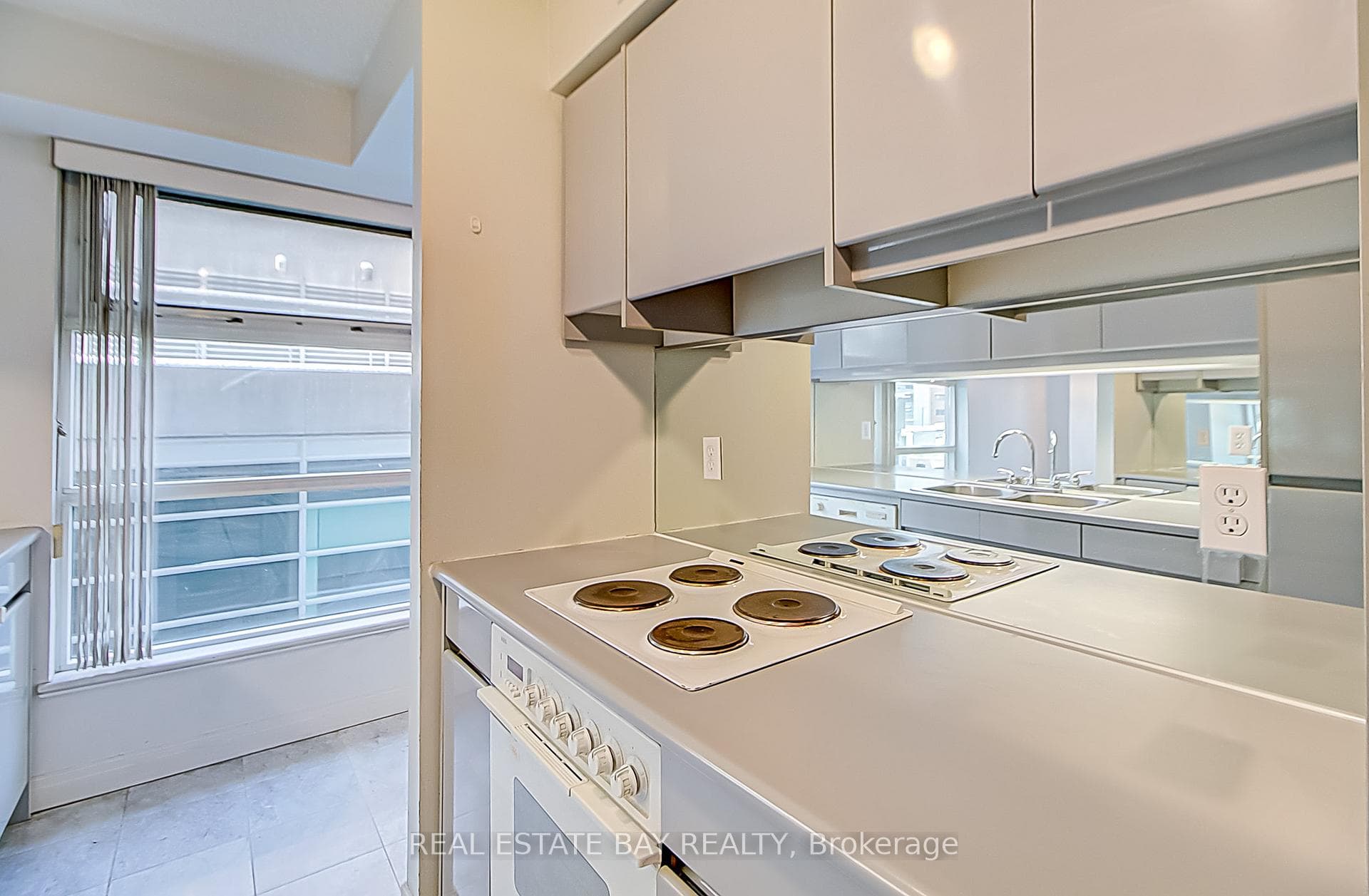 50 Lombard Street Unit 1005 photo 16