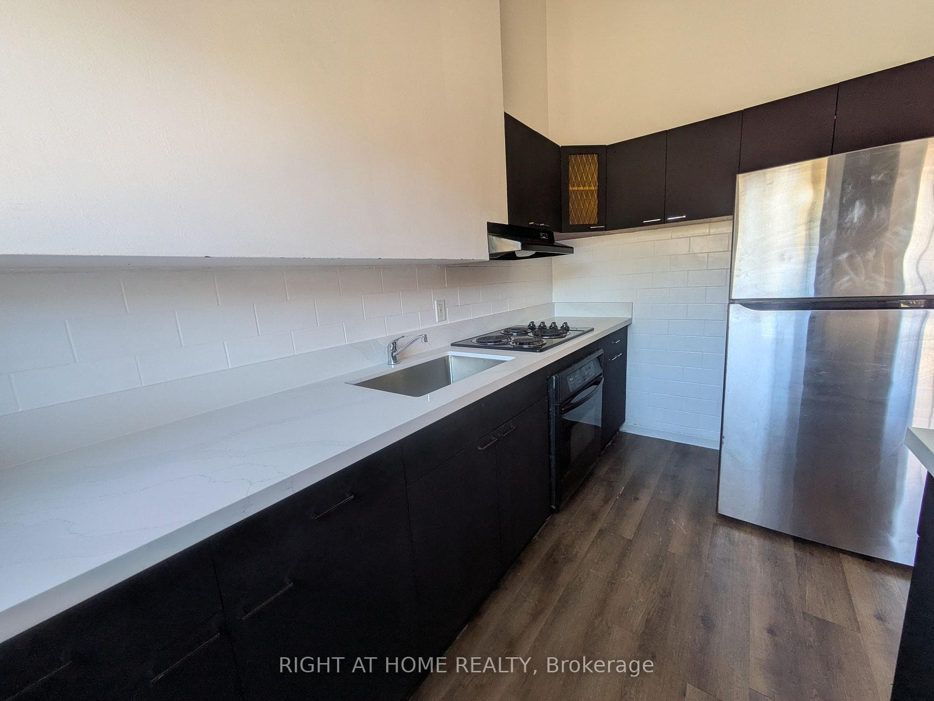 740 Stone Street photo 10