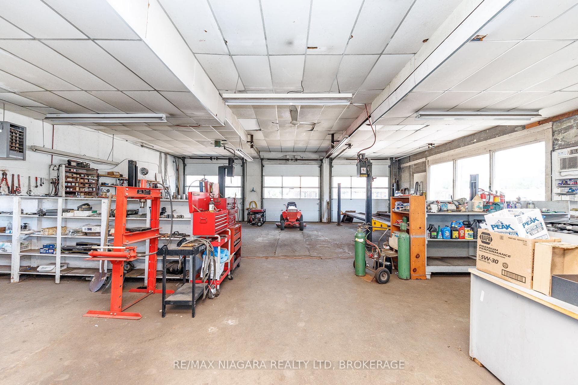 2342 sq ft Auto Shop