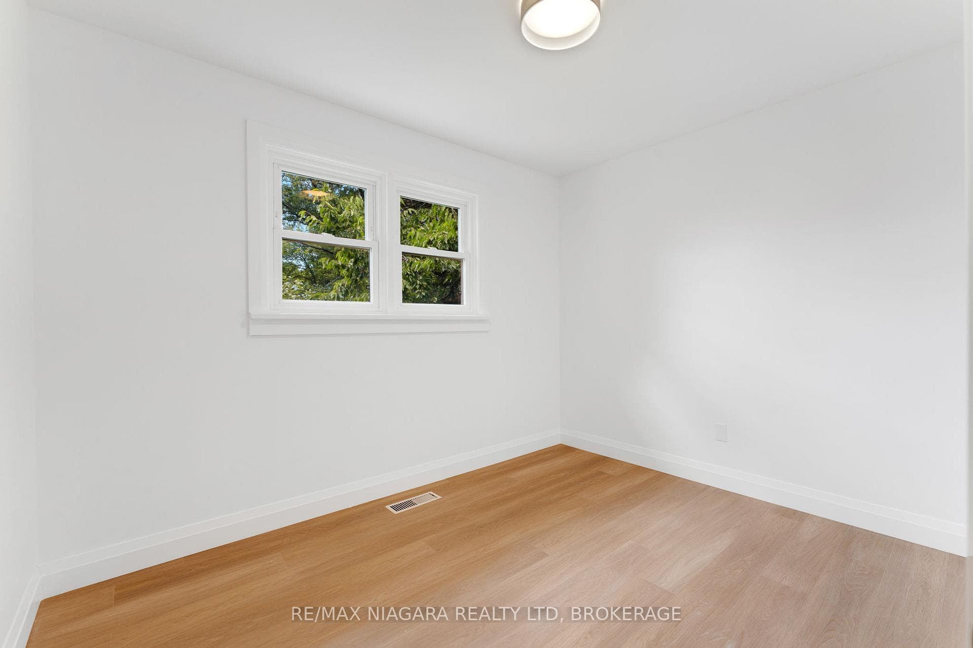 10 West Hampton Road photo 19