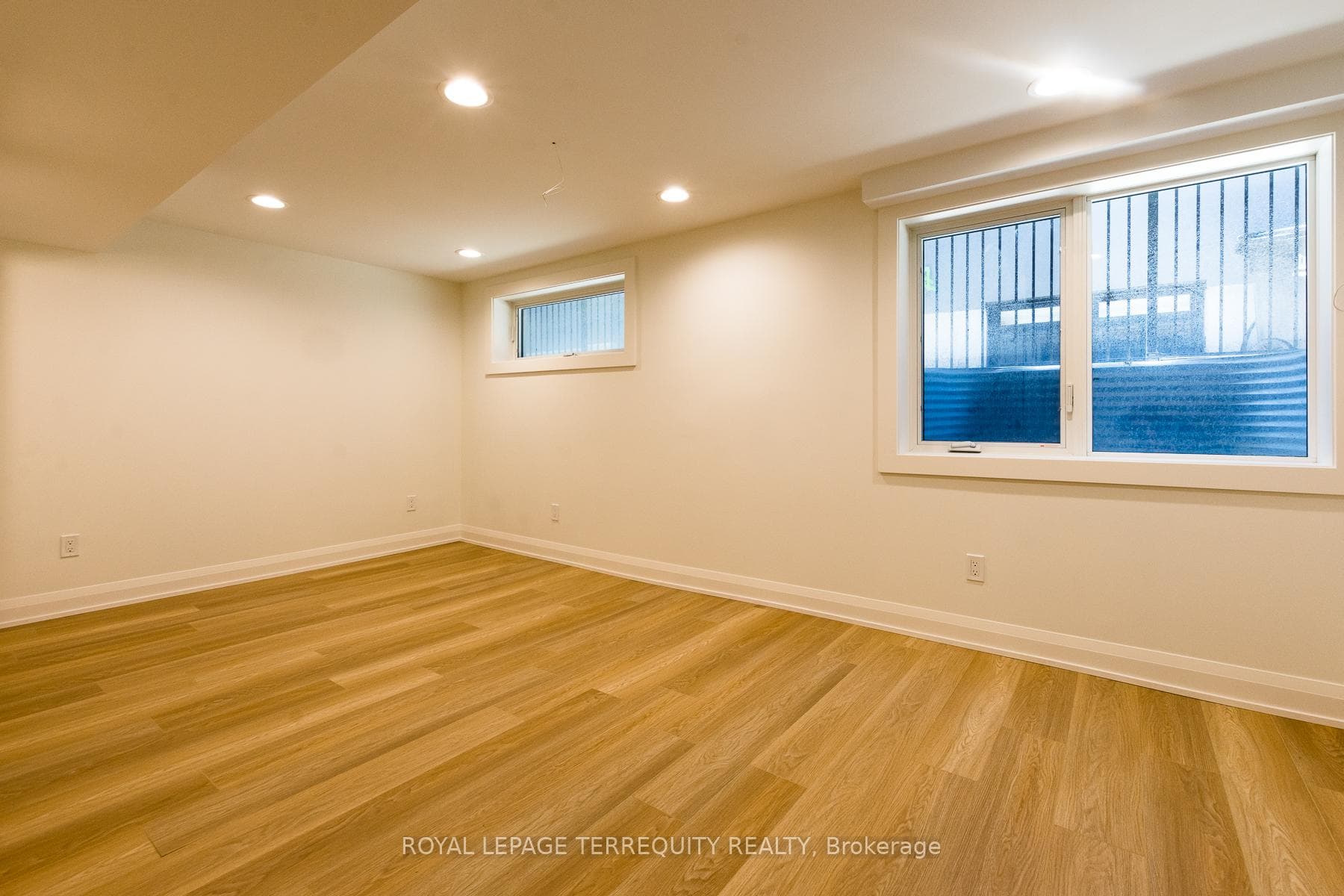 23 Decarie Circle Unit Bsmt photo 12