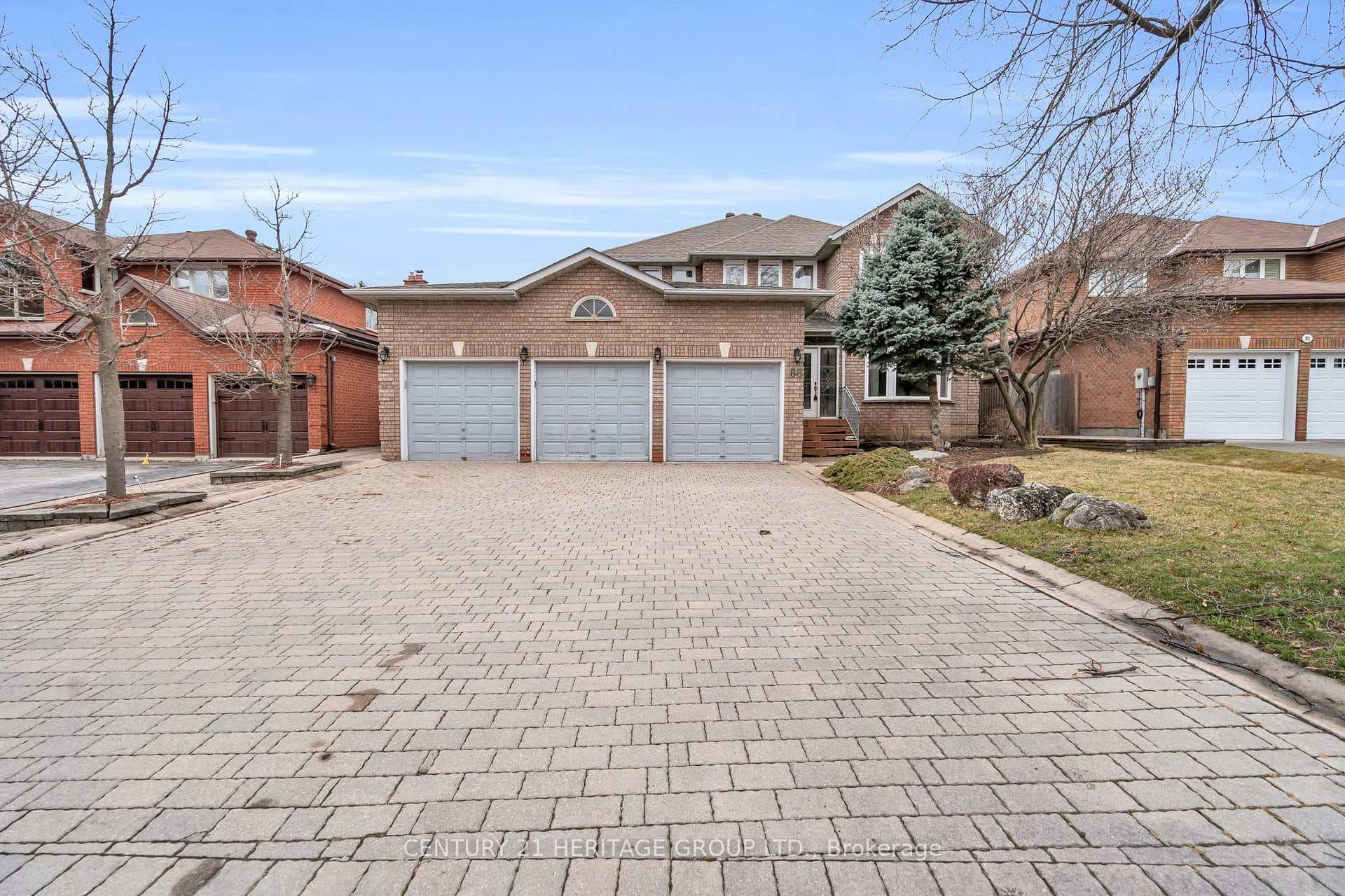 88 Yellow Pine Crescent photo 1