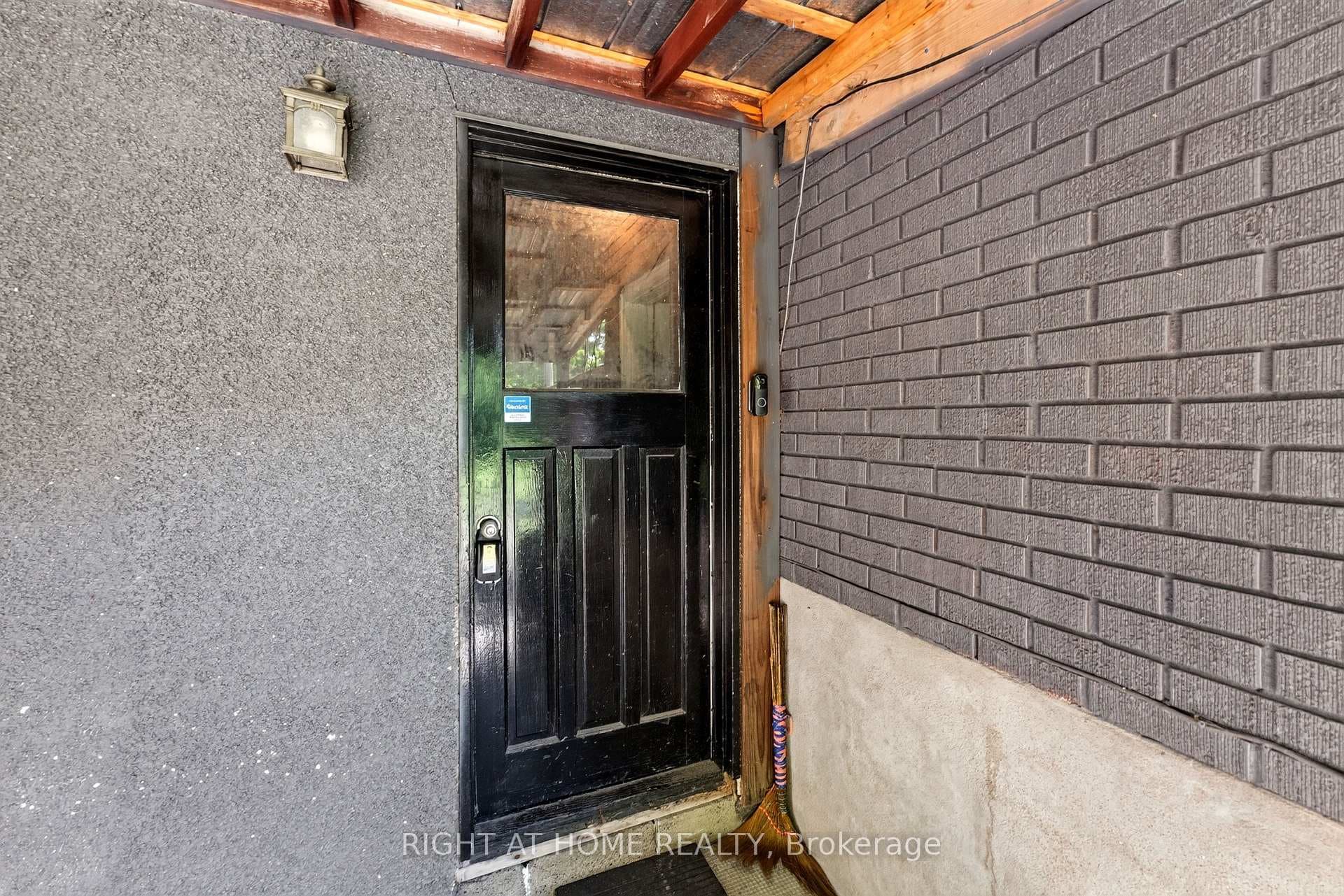 60 Westwood Drive photo 3