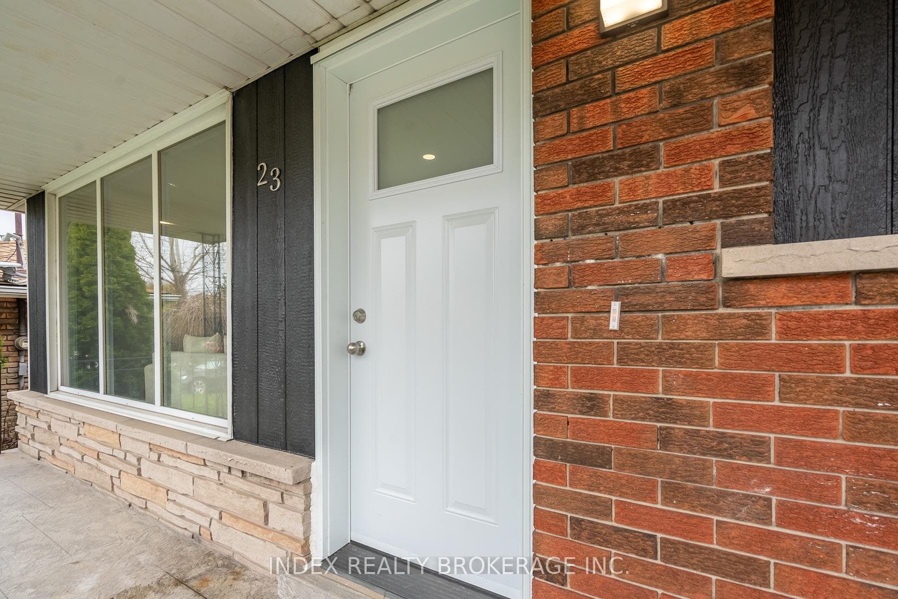 23 Tyrone Drive photo 1