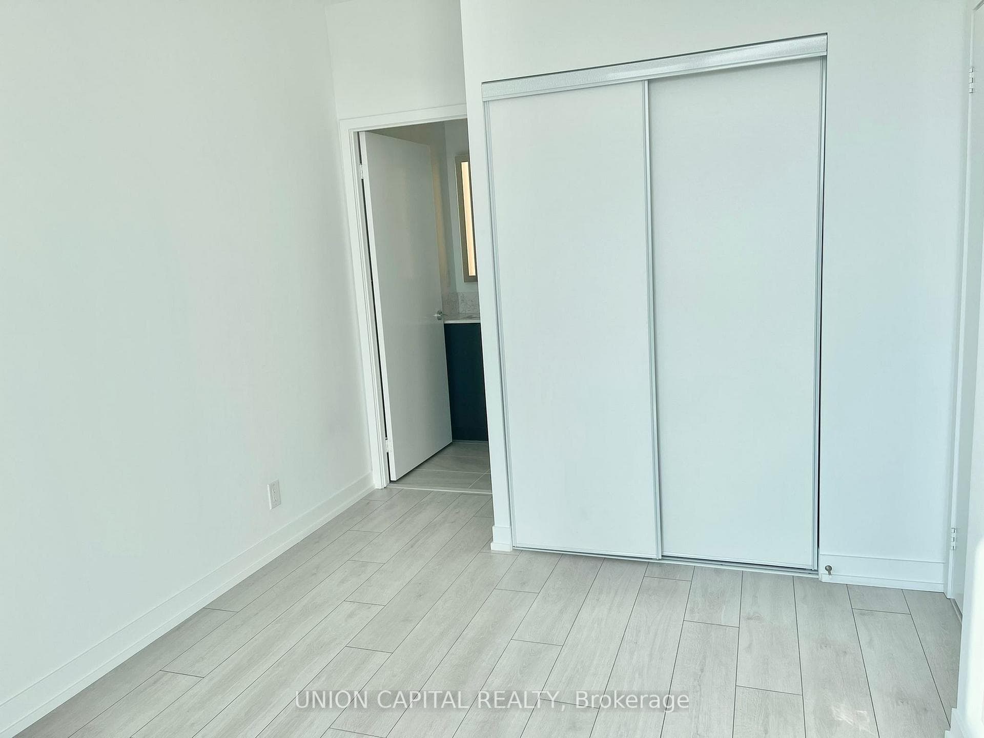 270 Dufferin Street Unit 906 photo 10
