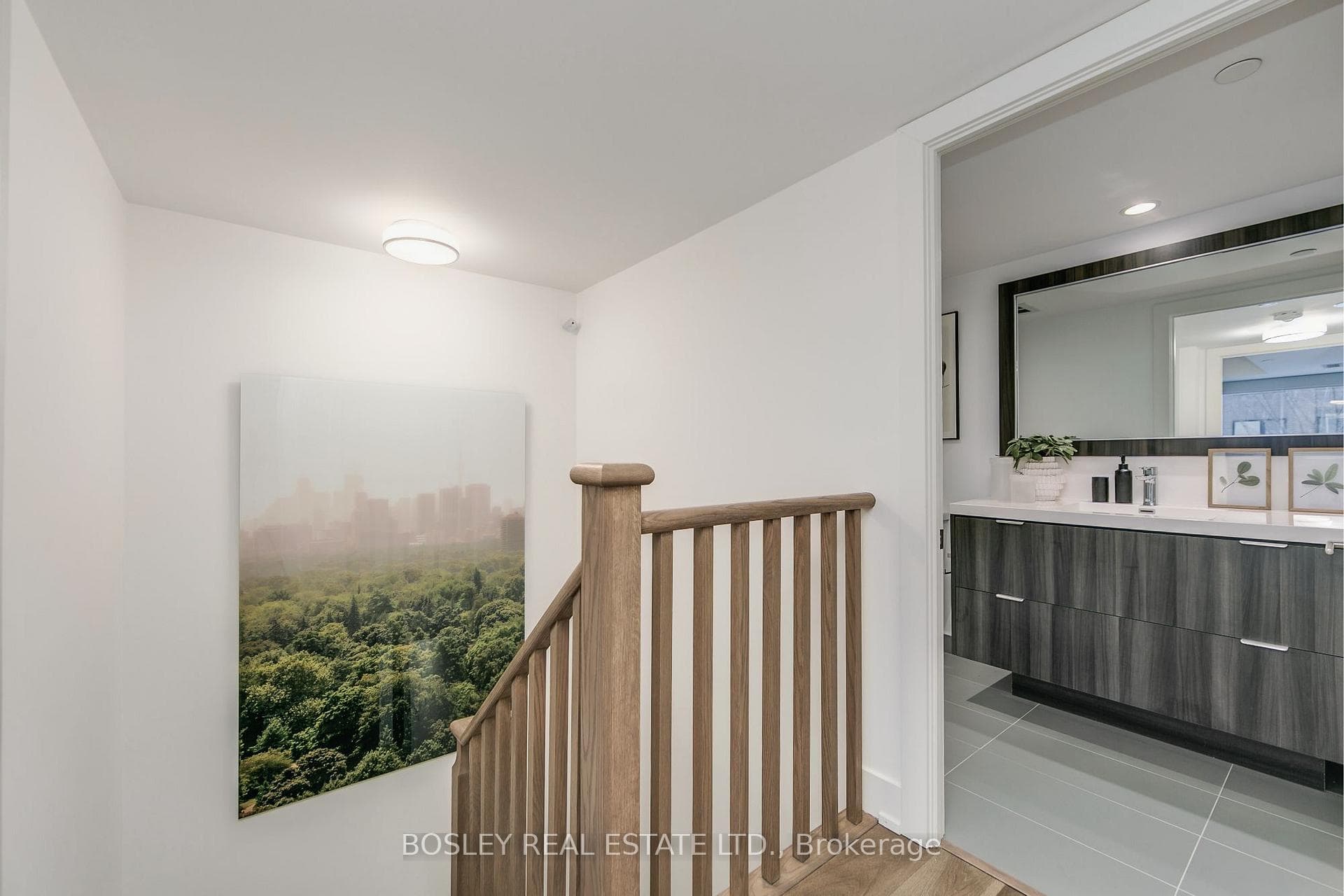 2nd Floor Landing