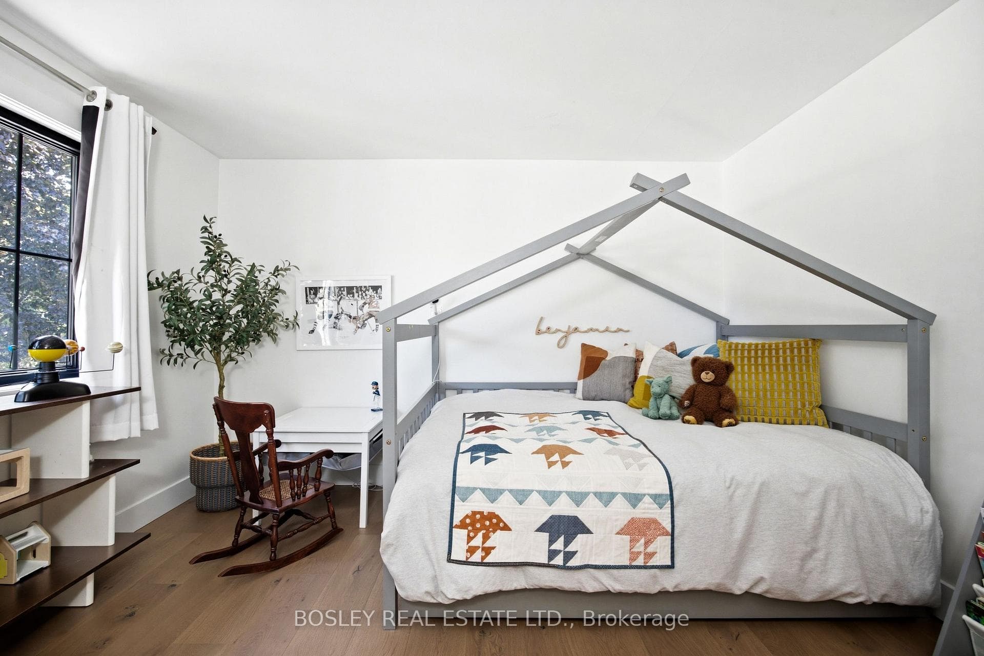 440 Sandford Street photo 27