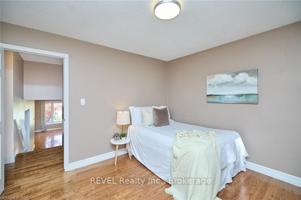 110 STRADA Boulevard photo 22