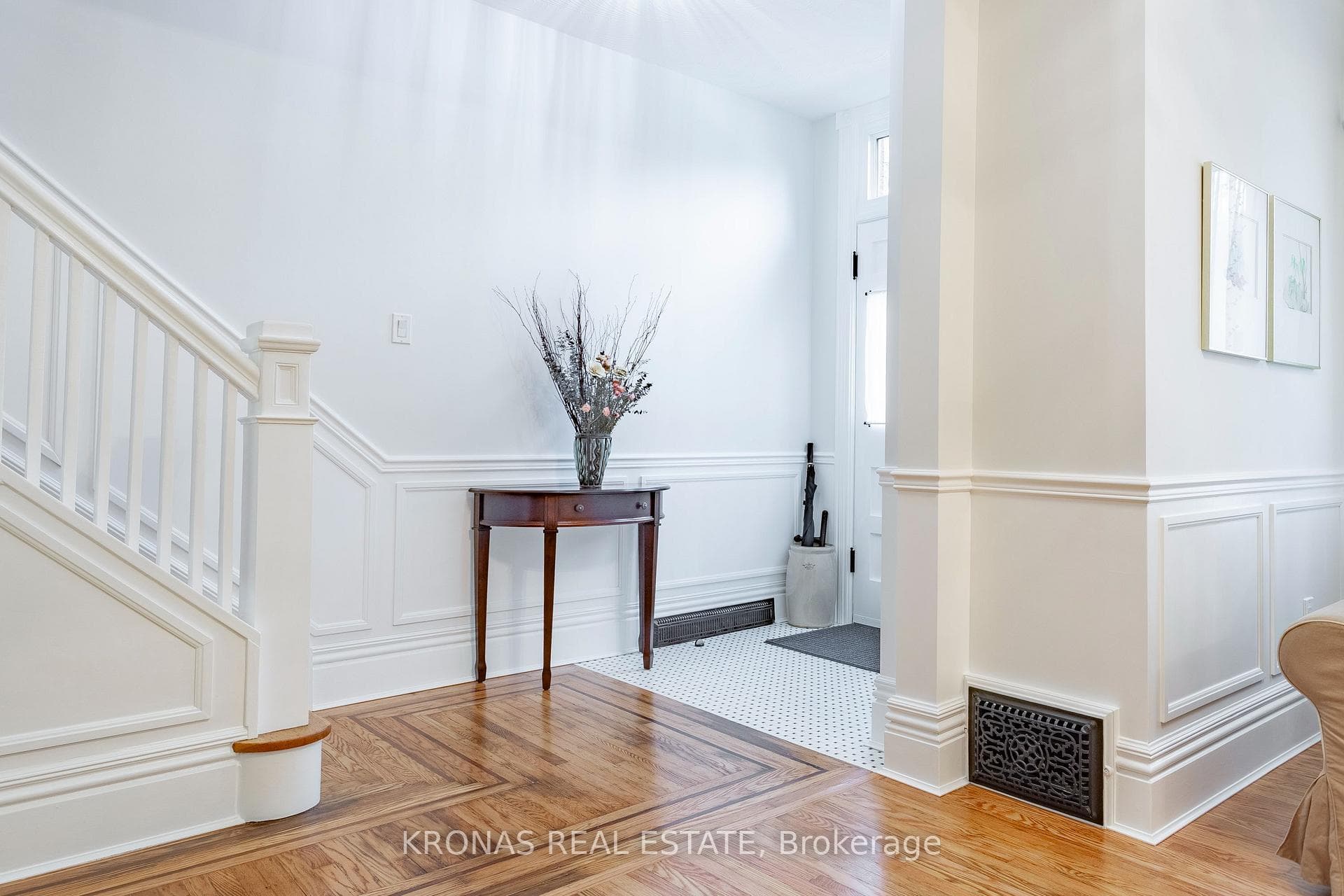 156 Hess Street photo 4