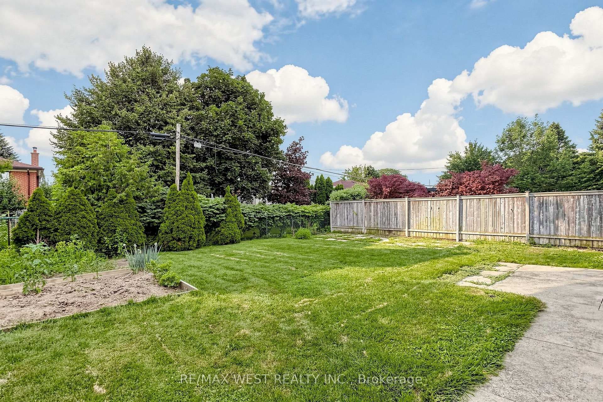 32 Allonsius Drive photo 42