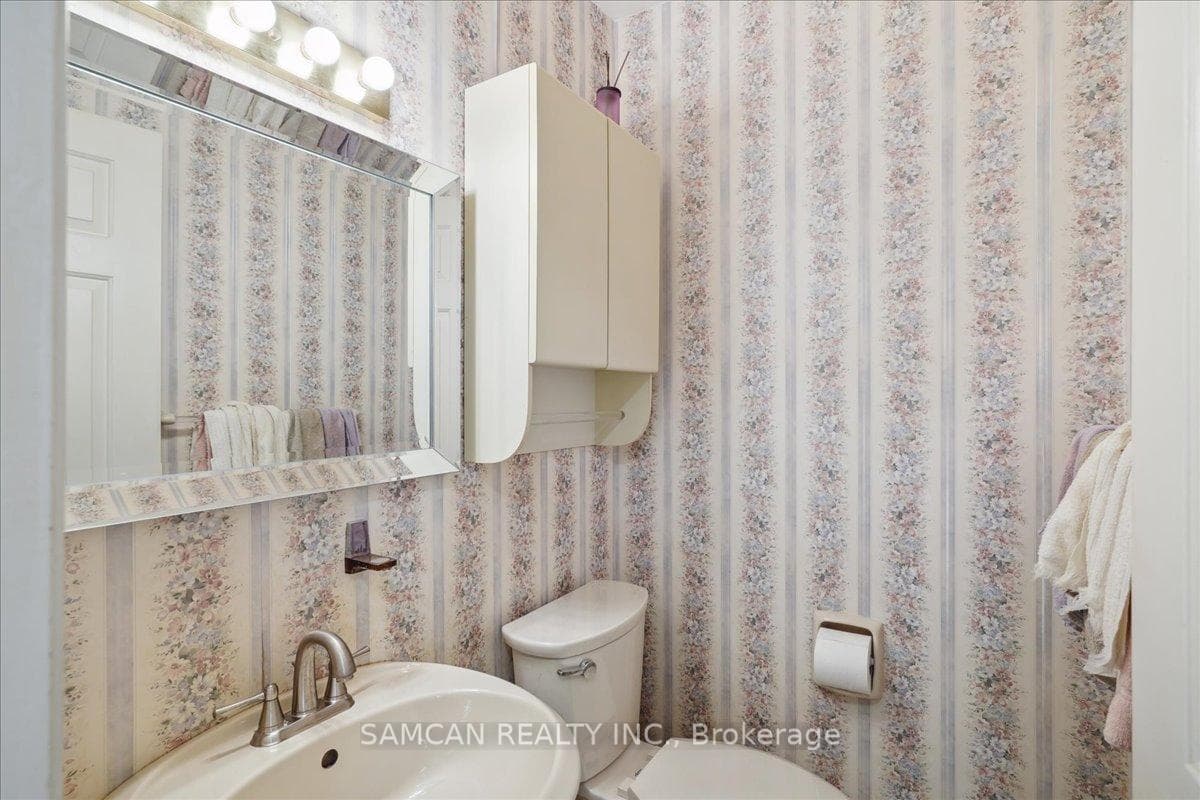 1331 Greenwood Crescent photo 15