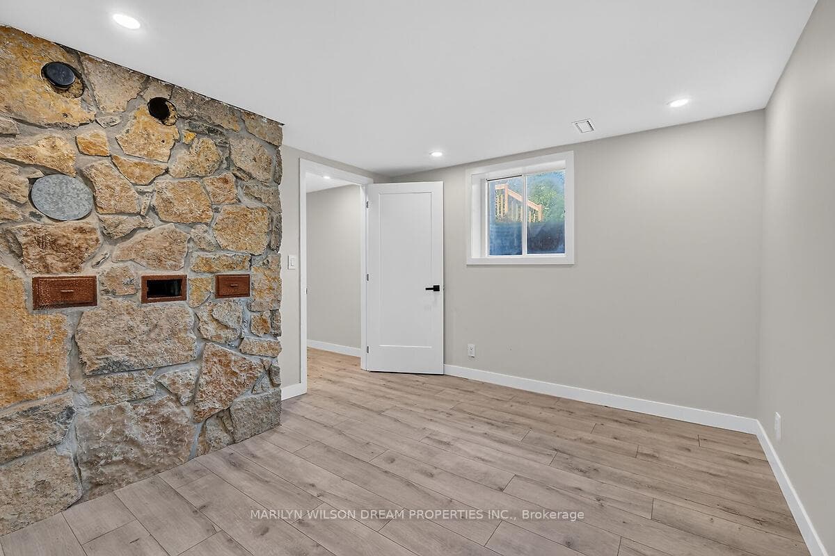 135 Manion Road photo 41