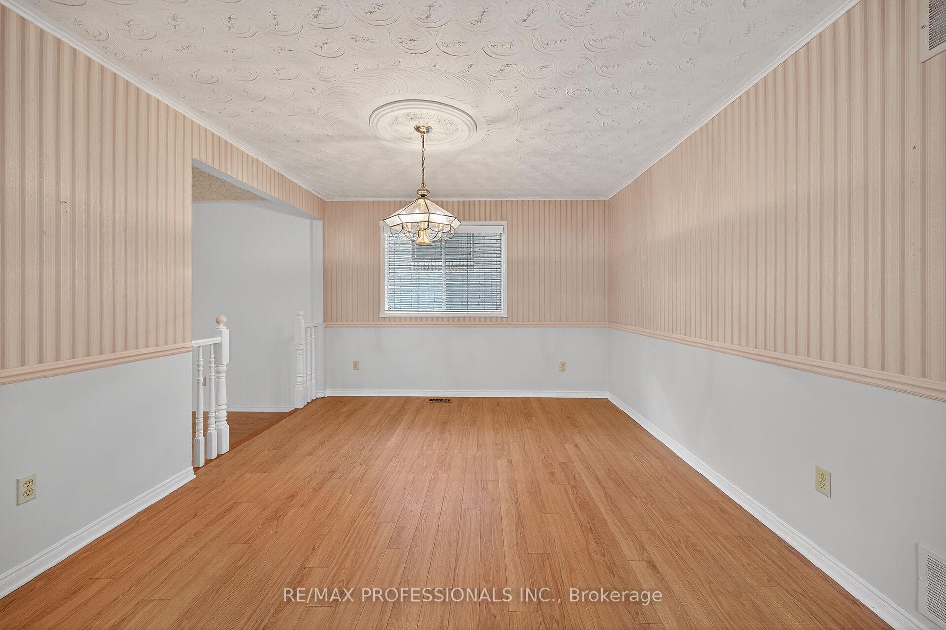 1262 Nathaniel Crescent photo 13