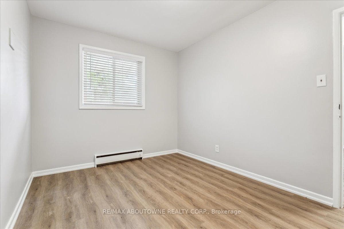 2344 Queensway Drive Unit 4 photo 28