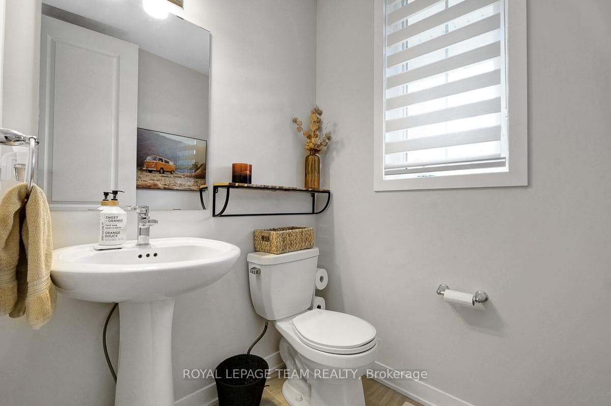 2pcs Main floor bathroom