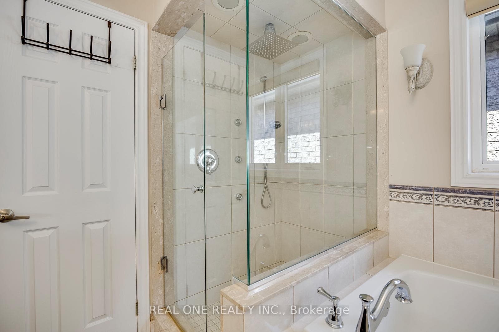 2379 Wasaga Drive photo 32