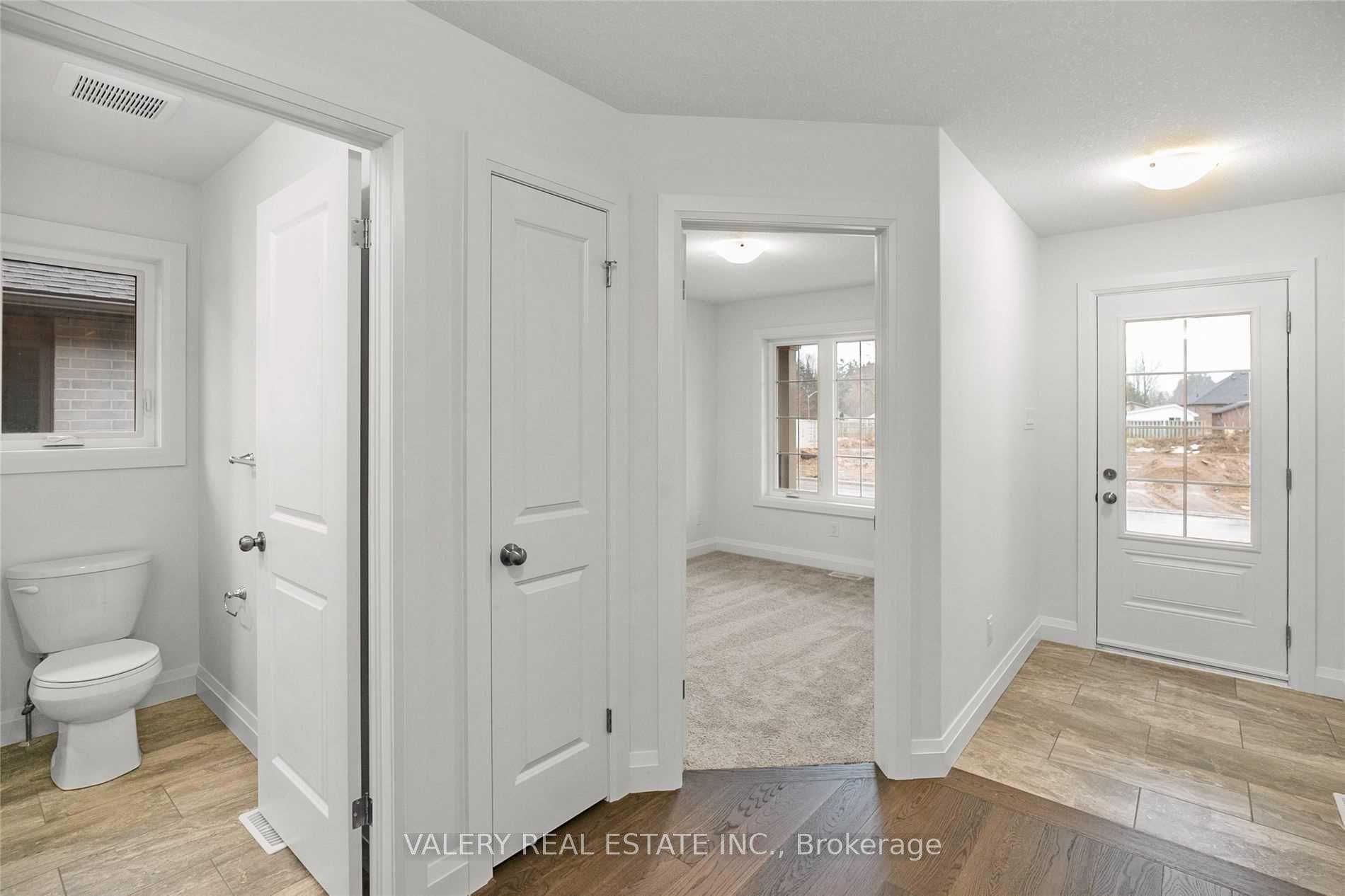 9 Peachleaf Lane photo 2