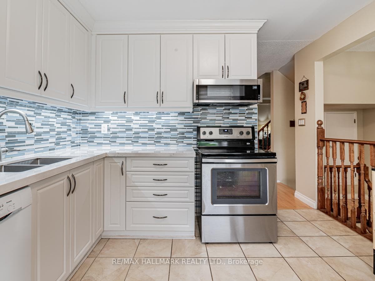 1660 John Street photo 7