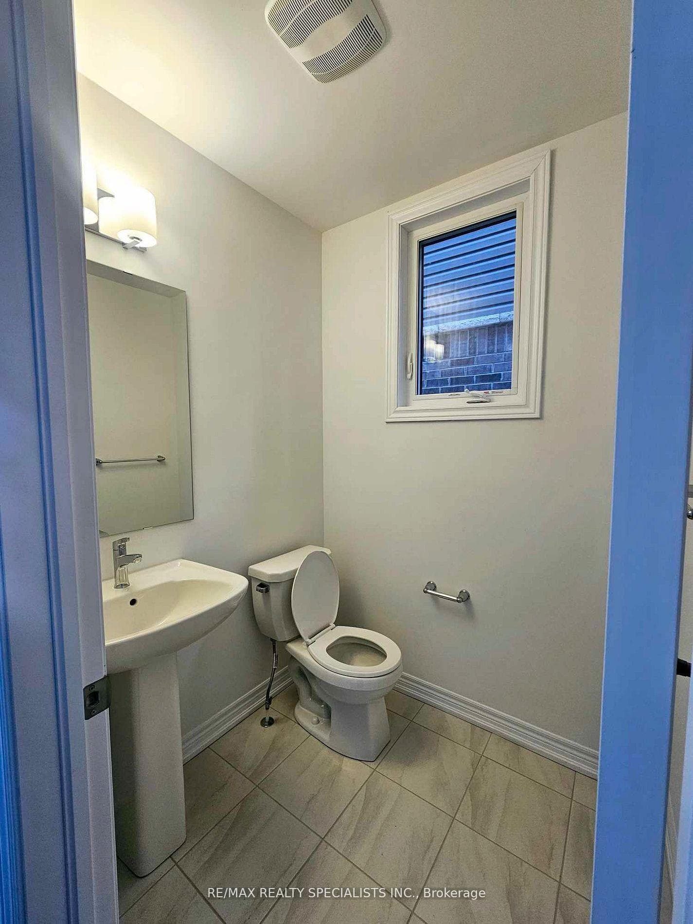 7 Abbey Crescent photo 39