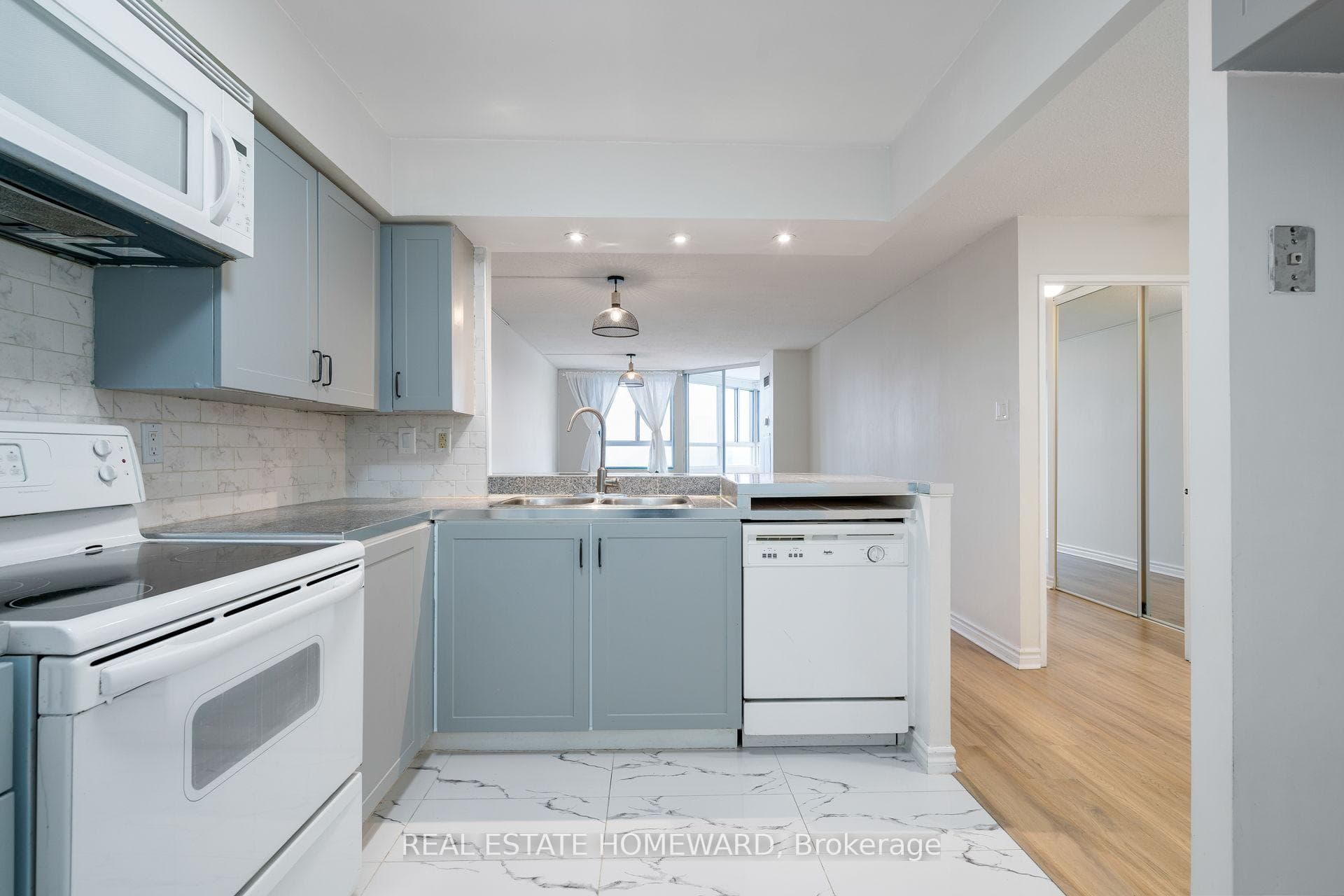 4 Park Vista Drive Unit 1413 photo 21