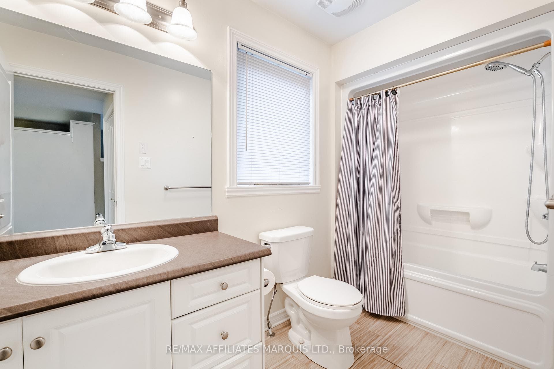 660 Hamilton Crescent photo 18
