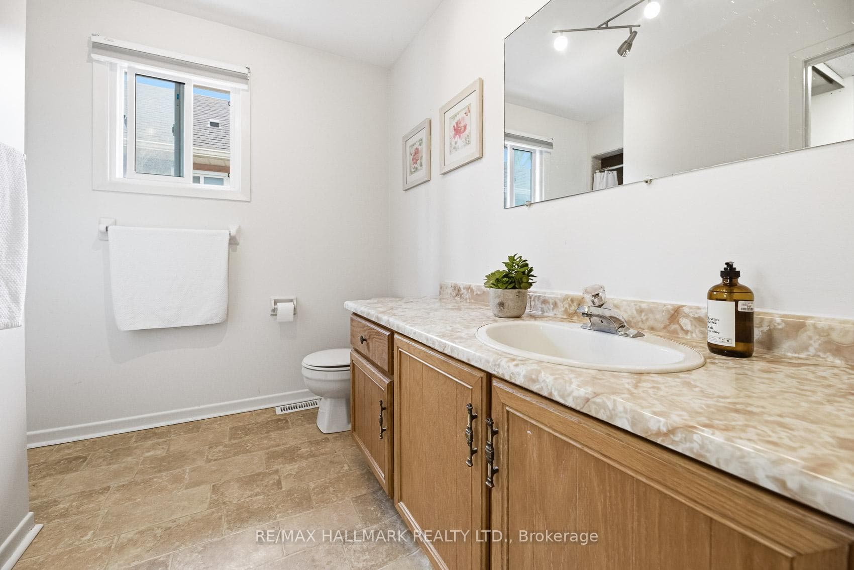 71 Robinson Crescent photo 21