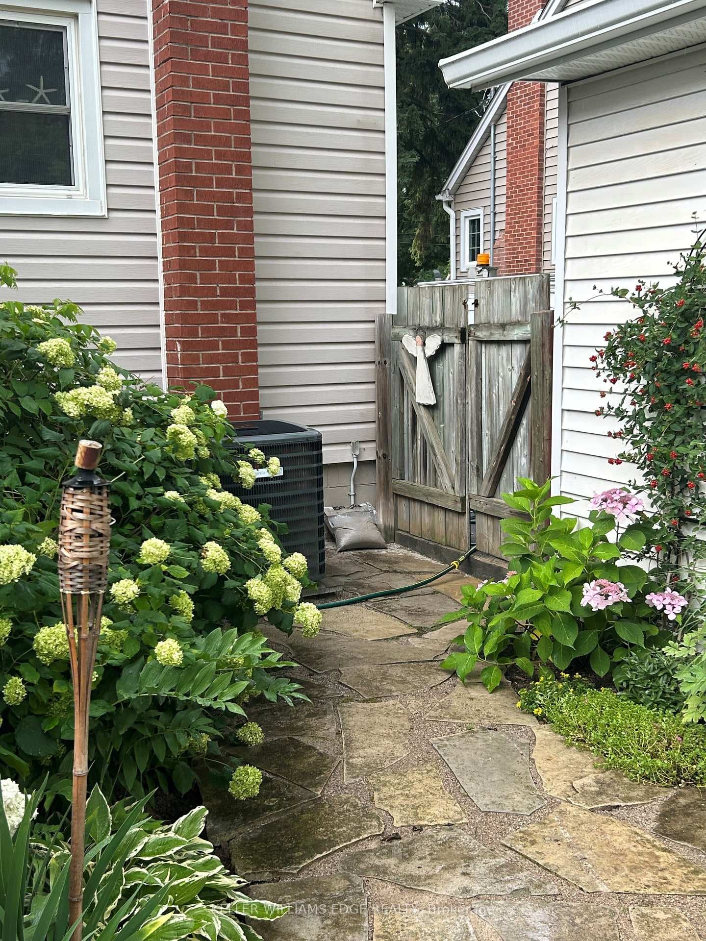 220 Townsend Avenue photo 44
