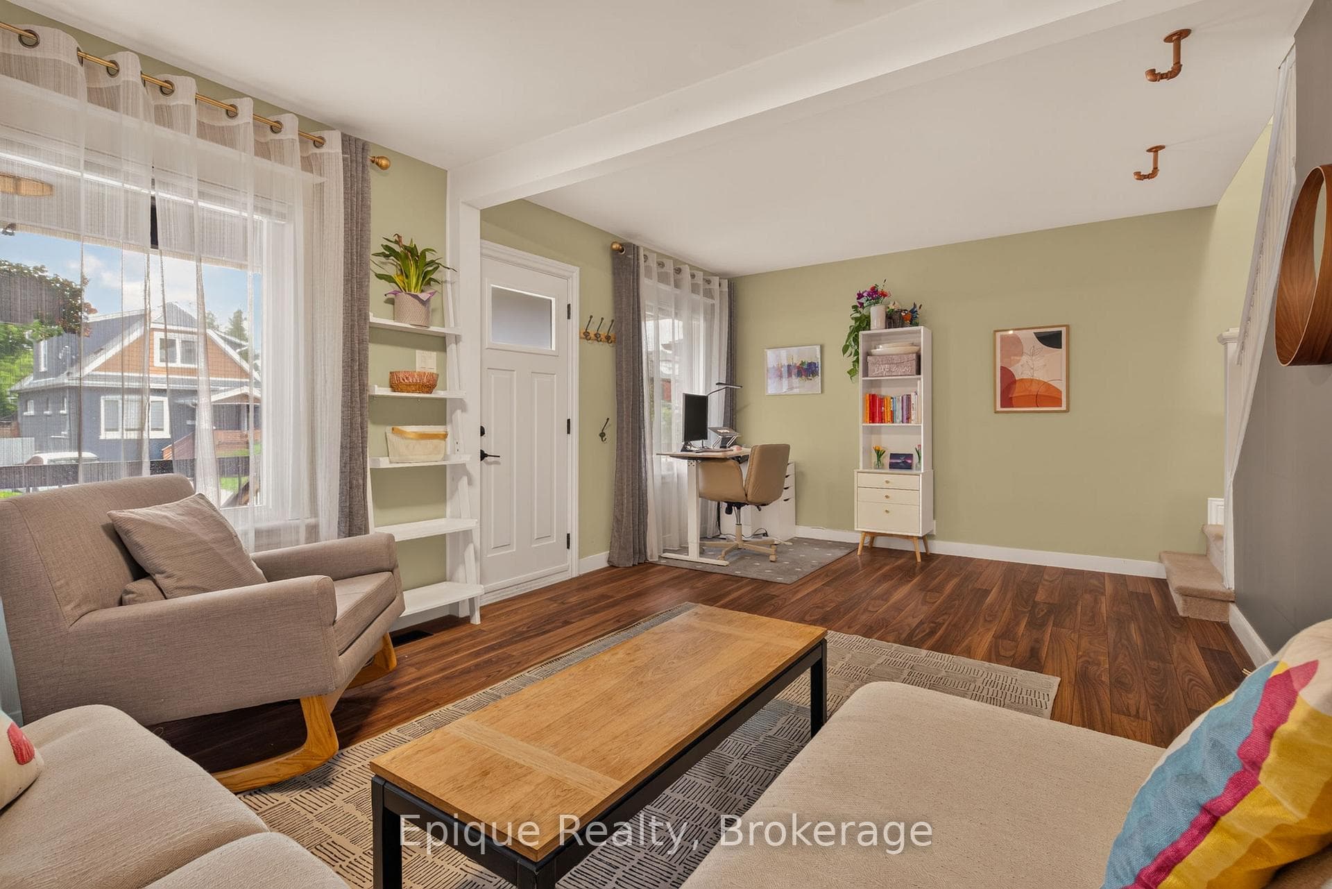 93 Graham Avenue photo 8