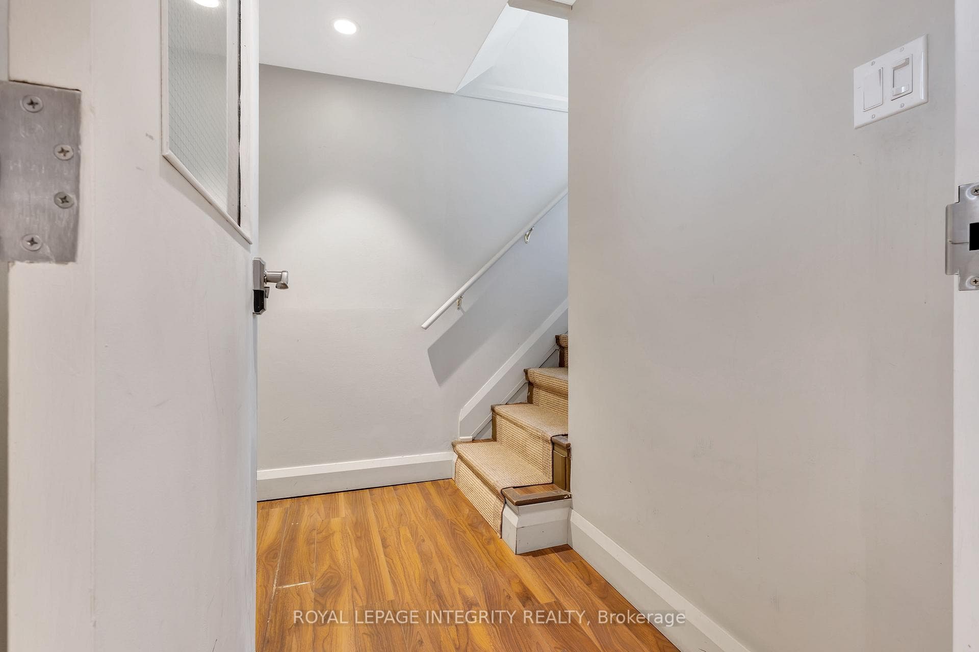 1443 Woodroffe Avenue photo 21
