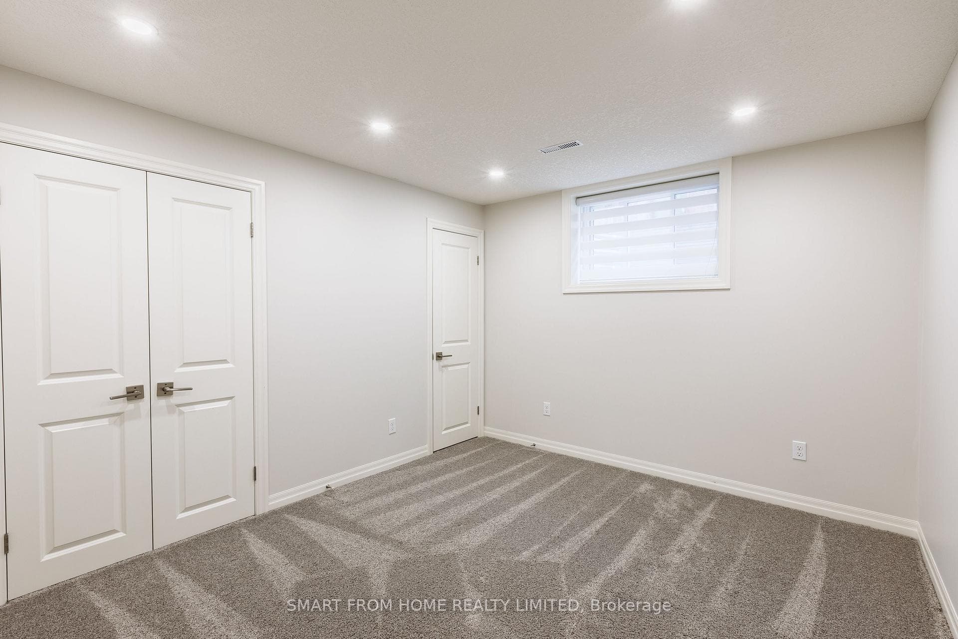 16 Renaissance Drive photo 33