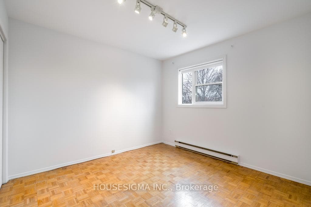 296 Sumach Street photo 20