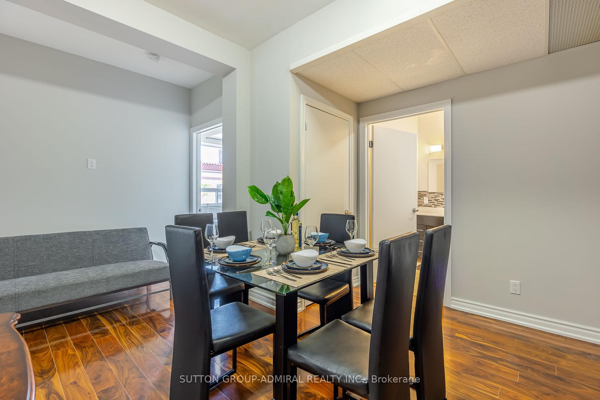 4497 Queen Street photo 17