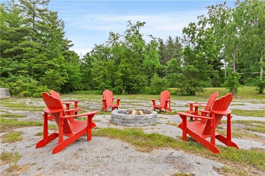 137 PINECREST Road photo 45