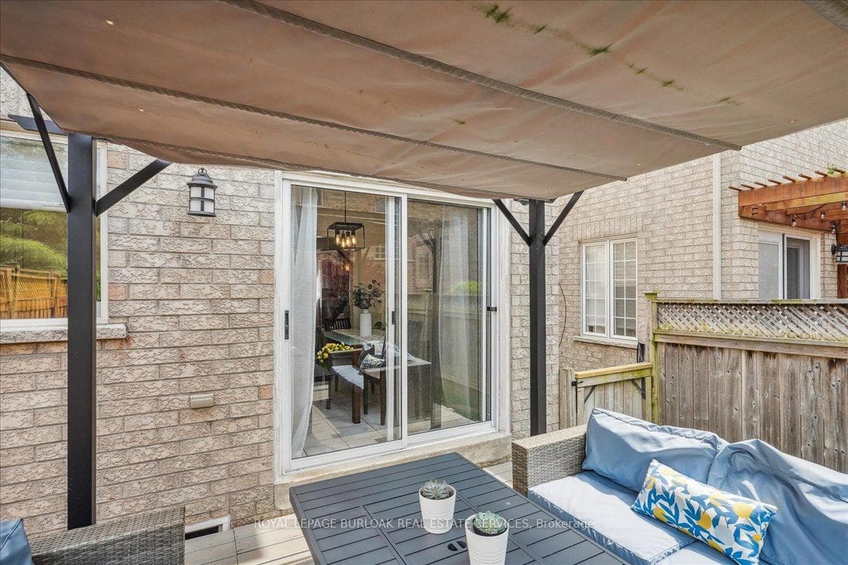 Deck space for seating.