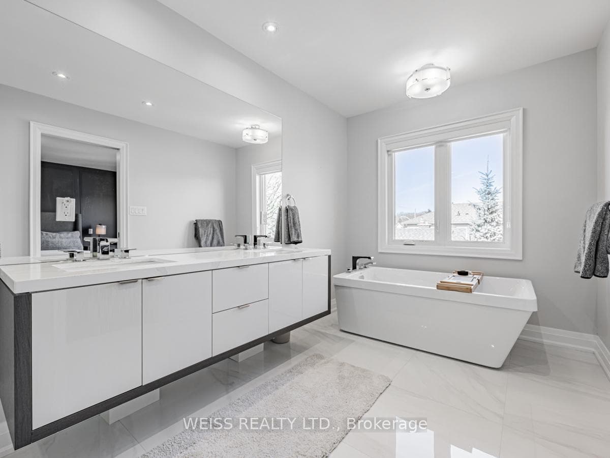 Primary 5-pc Ensuite