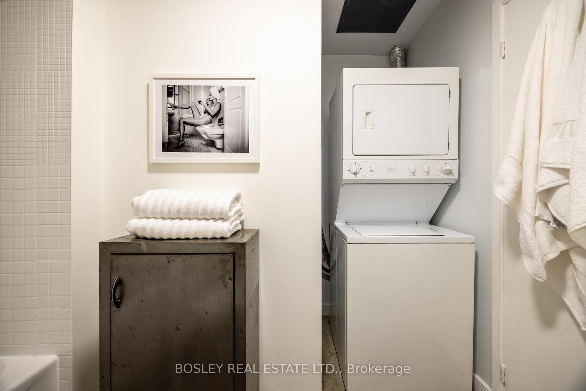 369 Sorauren Avenue Unit 308 photo 17